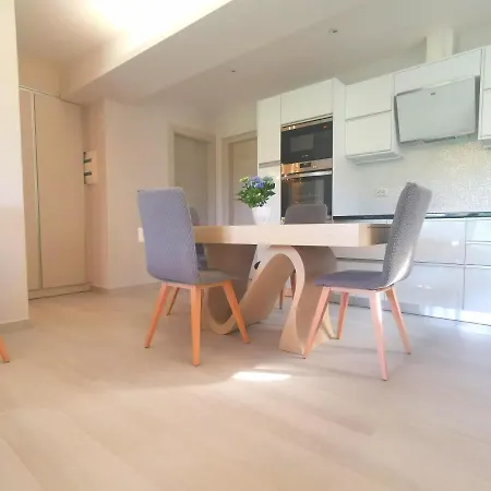 Maro The Fox Αλεπού