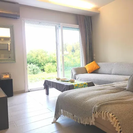 Maro The Fox Apartment Alepou